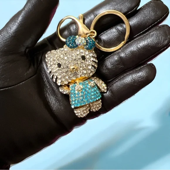 Hello Kitty Keychain - Picture 2 of 3